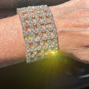 🎉𝐇𝐏!🎉STUNNING CRYSTAL CAGED VTG ELASTIC BRACELET